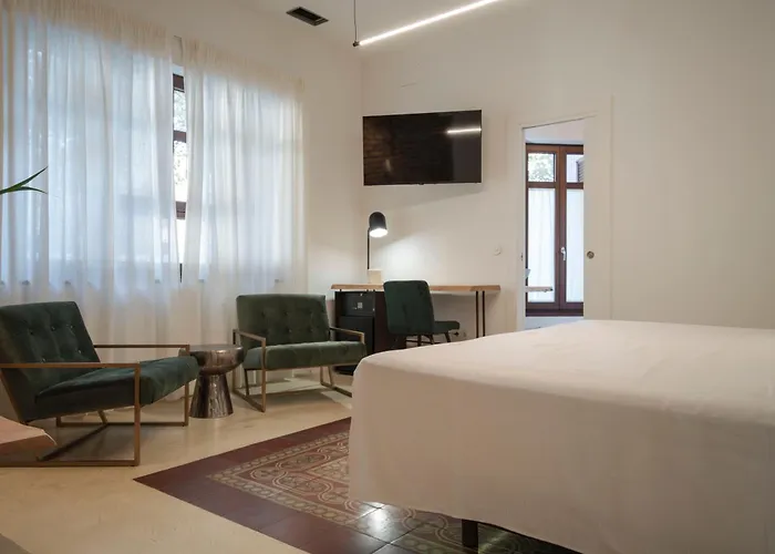 La Moderna Suites