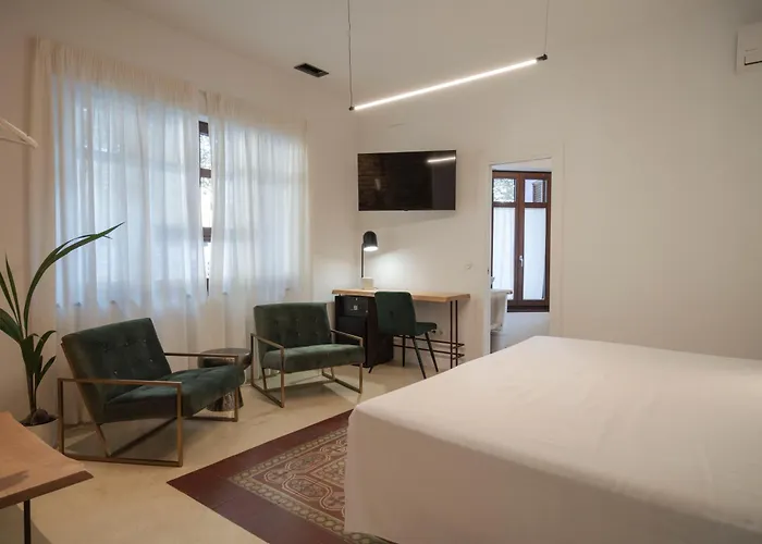 La Moderna Suites